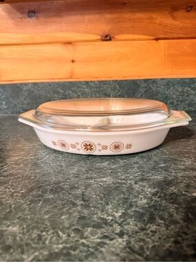 Pyrex Town & Country Pattern Casserole Dish with Clear Glass Lid